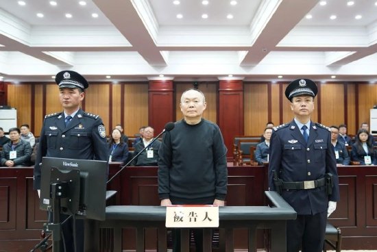 贵州金融监管局原局长李华涛受贿案一审开庭 非法收受财物共计1869万余元